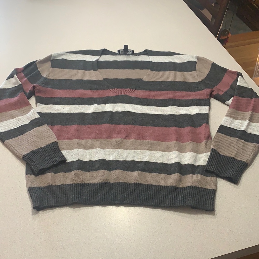 Express Sweater - Picture 2 of 12